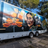 Intervención artística del Escenario Móvil María Mercedes Carranza por parte del Colectivo Nowk