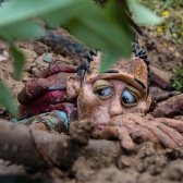 Hombre en la selva de plastilina