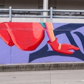 Grafiti en el corredor vial de la Calle 26, en Bogotá.