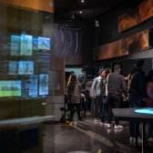 personas en el planetario de Bogotá recibiendo una charla 