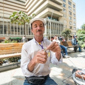 Artista del espacio público vinculado al programa Arte a la KY
