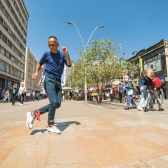 Artista del espacio público vinculado al programa Arte a la KY