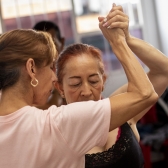 En el Crea Villas del Dorado, el tango se convierte en más que un baile; se transforma en una oportunidad para revivir sueños y construir comunidad. Fotografías por Cristian Martínez - @macapublicidad