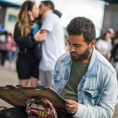 Artista del espacio público vinculado al programa Arte a la KY