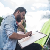 Artista del espacio público vinculado al programa Arte a la KY