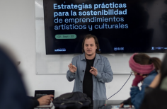 Charla sobre emprendimiento artístico y cultural