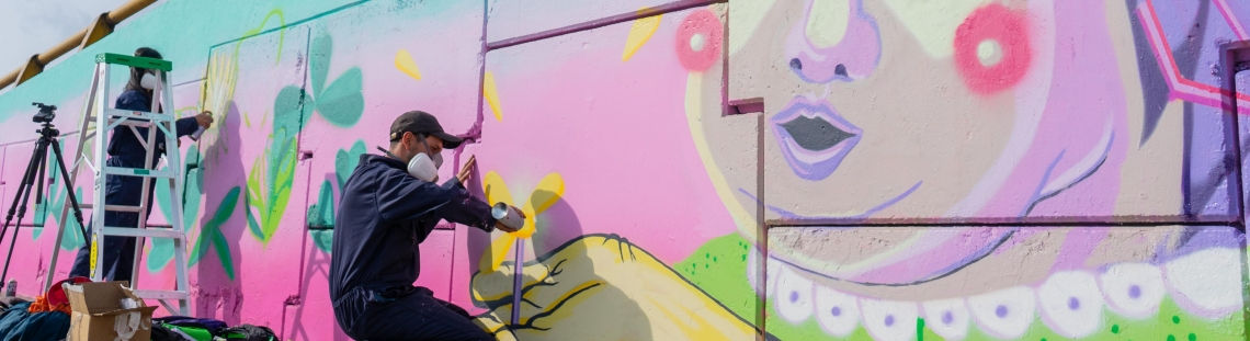 Arte urbano en el Puente de la Avenidad 1 de mayo con Avenida Boyacá, en Museo Abierto de Bogotá. Foto: Jorge Ravelo / Idartes.