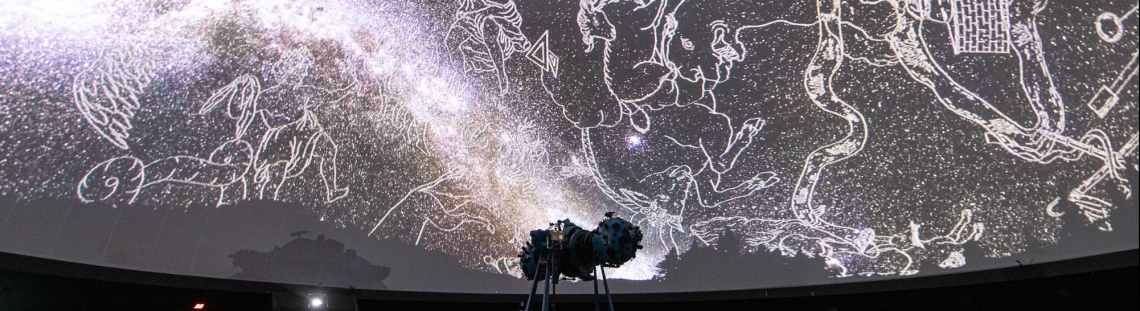 Proyección de constelaciones y estrellas en el domo del Planetario. 
