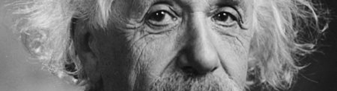 Albert Einstein primer plano en blanco y negro