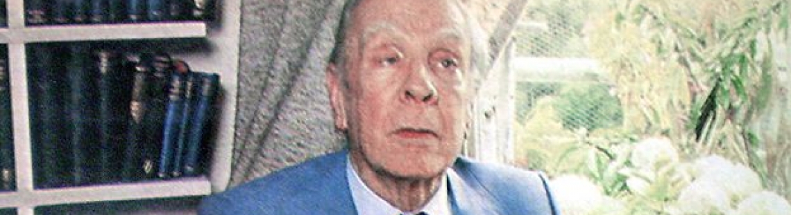 Borges sentado con bastón