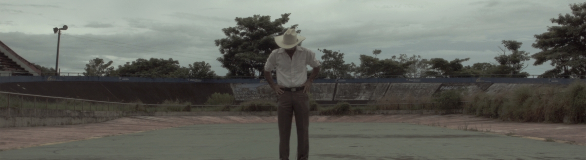 Parte de la exposición muestra a un campesino en su labor