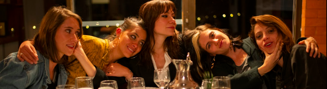 Mujeres en restaurante 