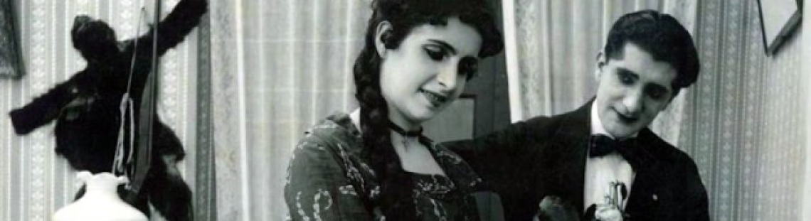 Foto antigua en blanco y negro una mujer y un hombre 