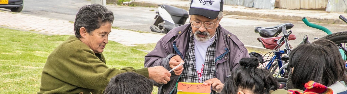 Personas participando en una actividad recreativa.