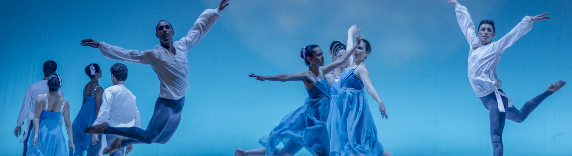 Bailarines de ballet en escena
