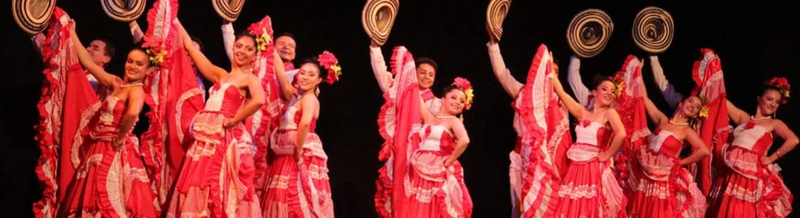 Personas bailando en escenario