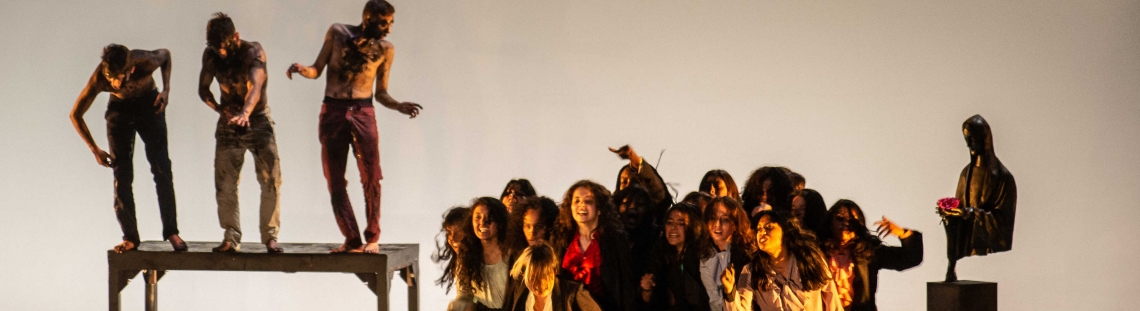 Escena de La consagración de la primavera en el Teatro Mayor Julio Mario Santodomingo