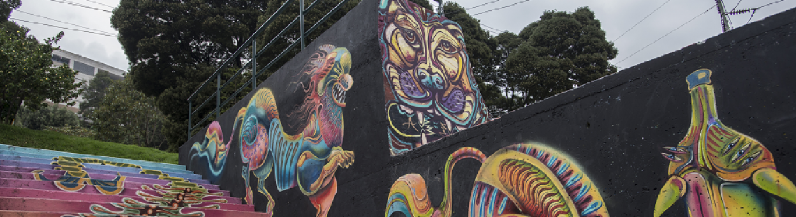 Escalera y pared de parque con grafiti