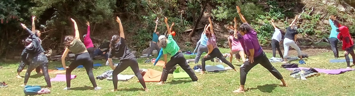 María Paula Álvarez en clase de yoga