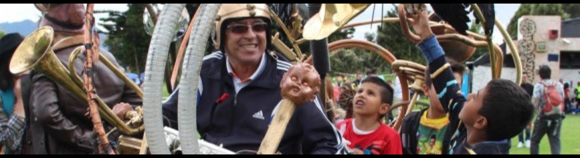 Niños disfrutrando de una actividad de Crea en parque de Bogotá