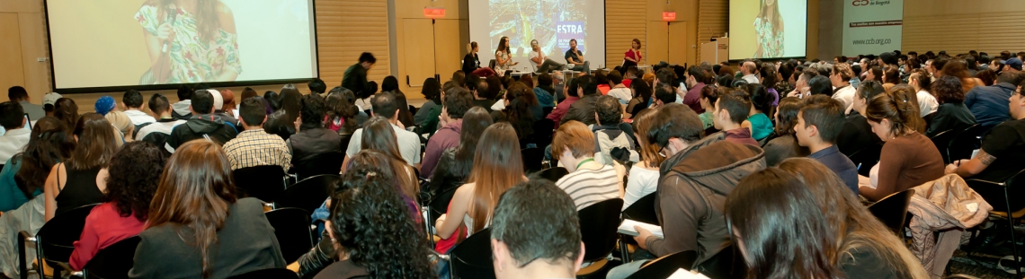 Personas participando en el Foro de Participación en Mercados de las ICC