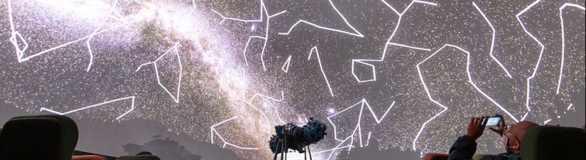 Constelaciones en el domo del Planetario de Bogotá. 