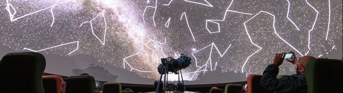 Constelaciones en el domo del Planetario de Bogotá. 