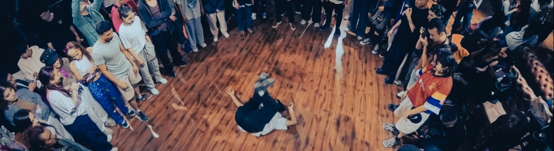 bailarín de breaking 