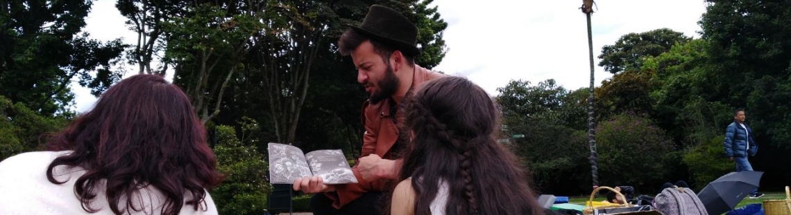 Personas participando en una jornada de lectura en un parque