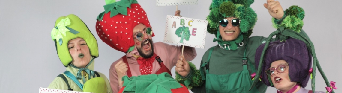 Actores disfrazados de frutas y verduras