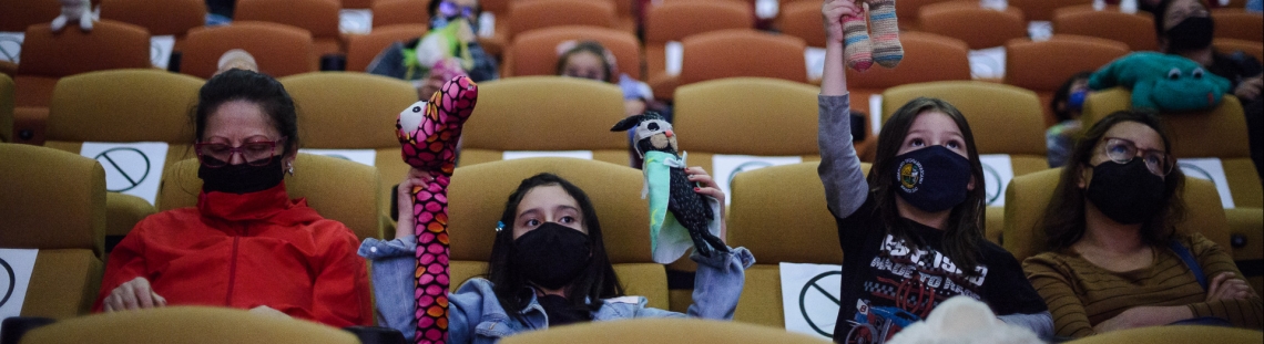 Niños en sala de cine 