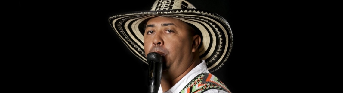 Cantante en concierto Gaiteros de San Jacinto