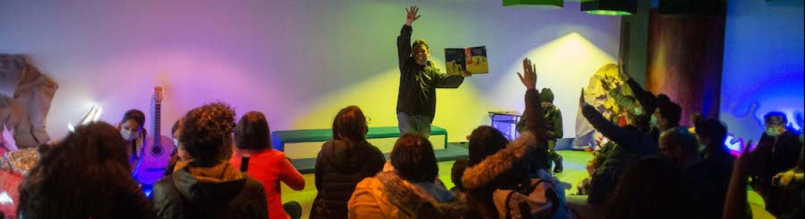 Astrobebés en la sala infantil del Planetario. 