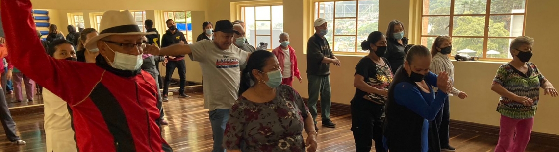 Adultos mayores en taller de la Casona de la Danza