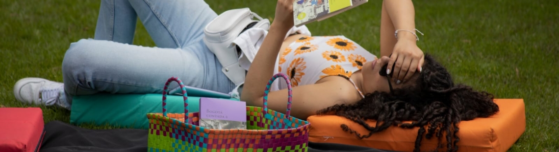 mujer leyendo