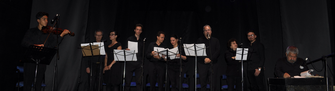 Grupo de músicos en escena