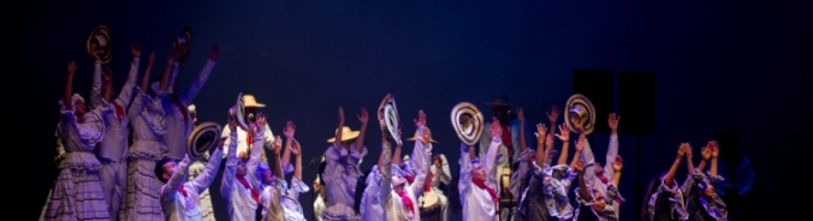 Personas bailando