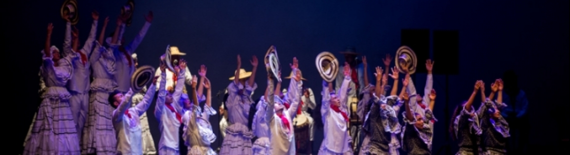 Personas bailando