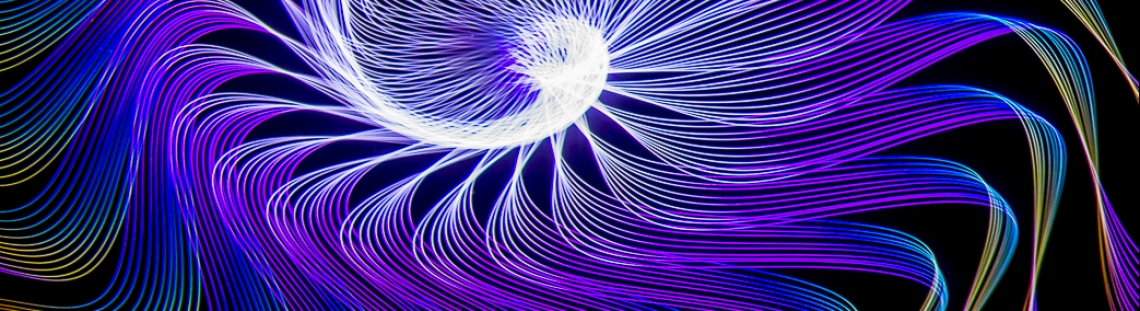 Proyección láser circular de colores azules
