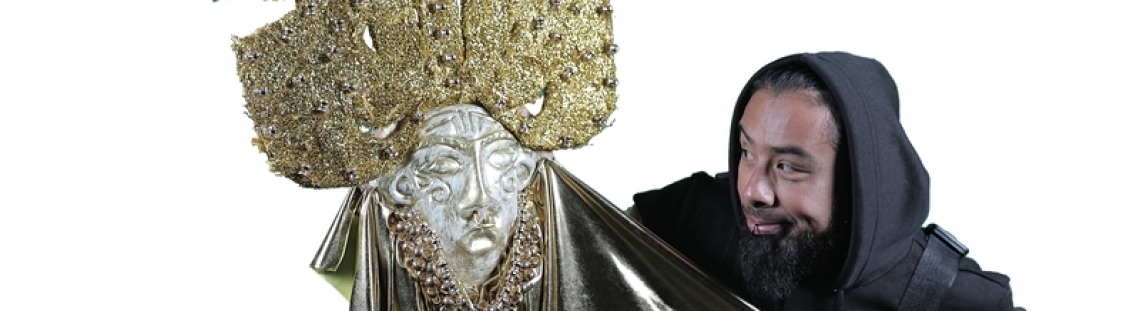 Artista con marioneta