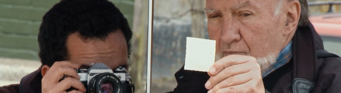Fotograma película - hombre con cámara