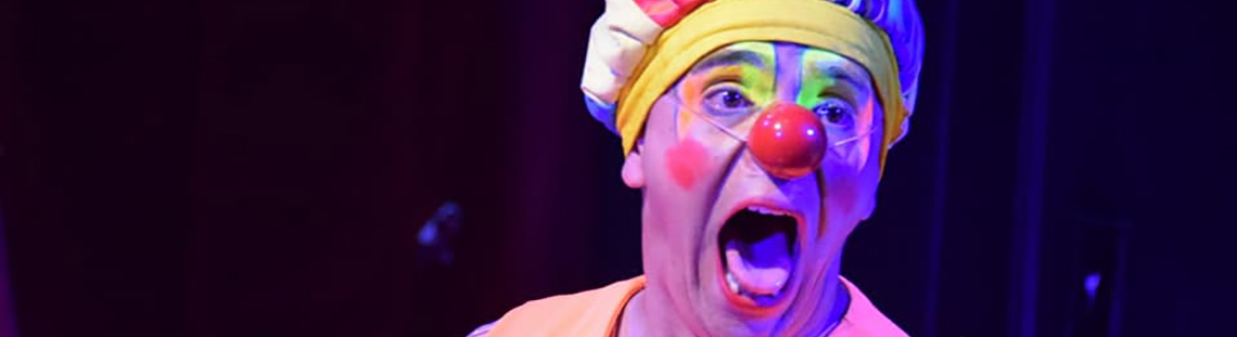 Payaso en escena de Que comience la función