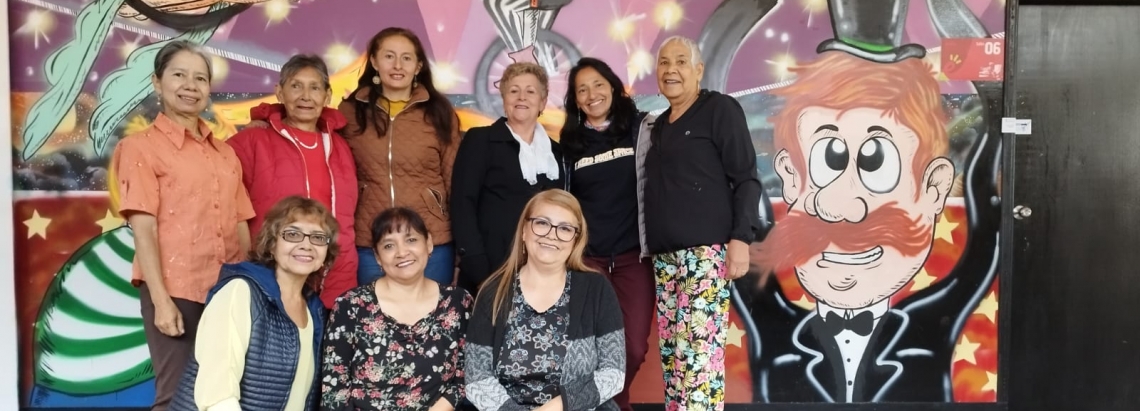 Luz Ángela con sus compañeras de taller en el Crea La Pepita