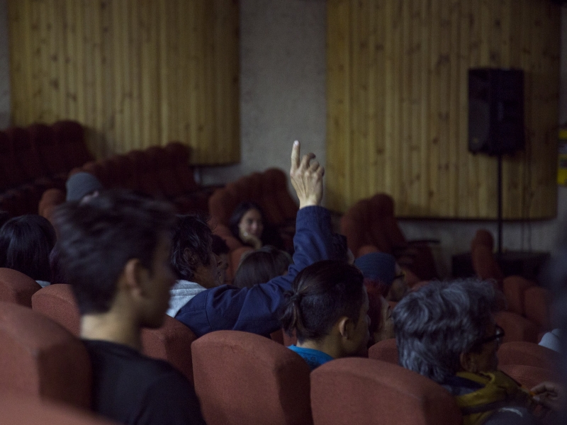 Personas participando en una ponencia