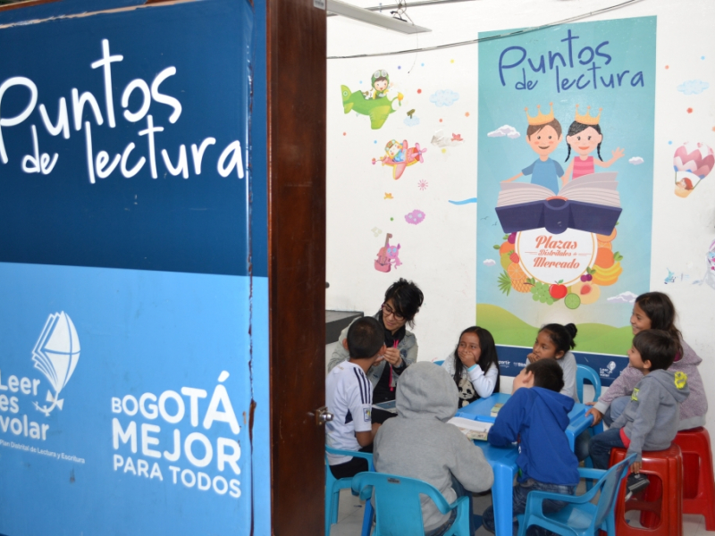 Actividad de fomento a la lectura y la escritura en plazas de mercado