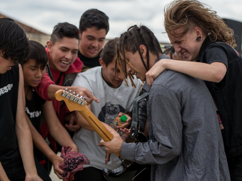 Artistas jóvenes en escena