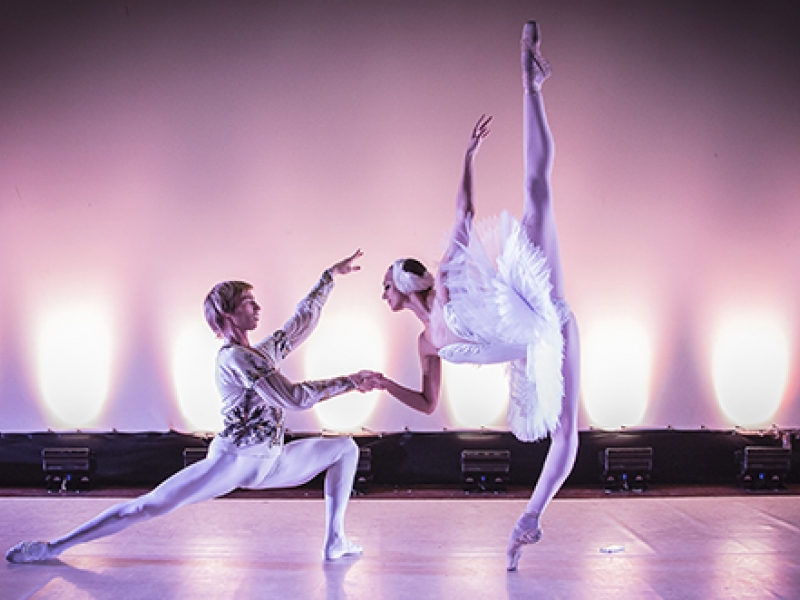 Bailarines de ballet en escena