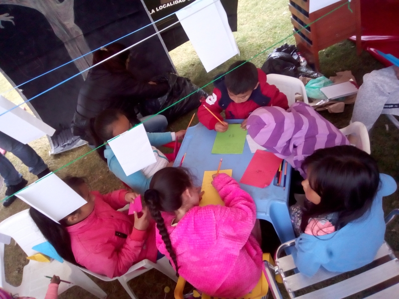 Niños participando de actividades lúdicas