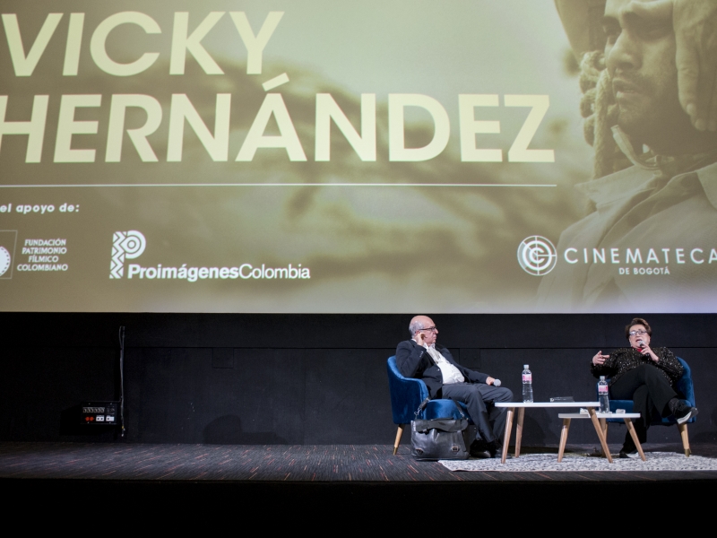 Charla Vicky Hernandez y Sandro Romero por Juan Santacruz
