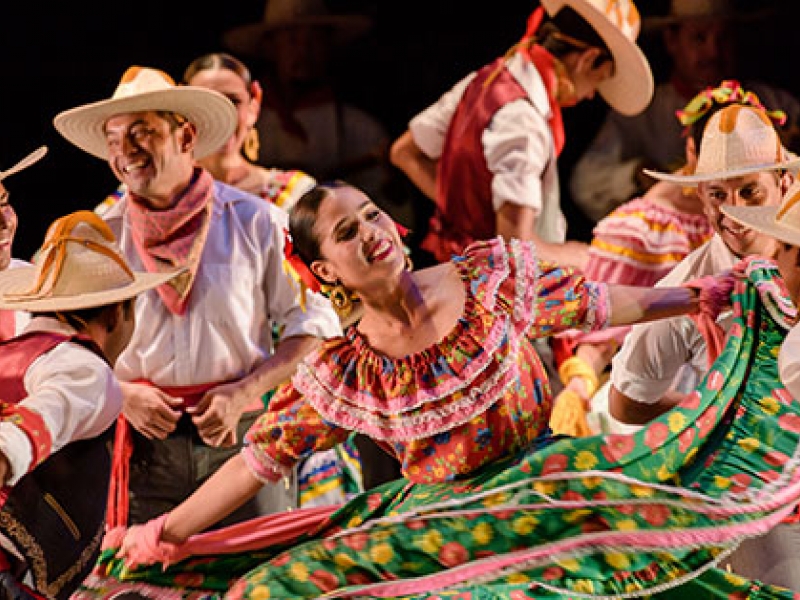 Ballet Folklórico de la Universidad de Colima